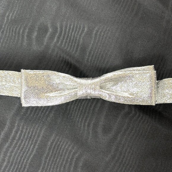 Formal Tuxedo Bowtie Pre-Tied Silver Lame’ Adjustable Unisex Vintage NWOT - Picture 6 of 10